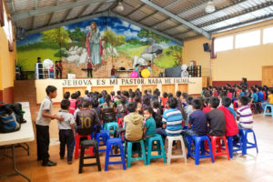 Feeding the Children of Campos de Suenos